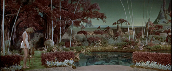Циклорама. Снятый на фоне циклорамы кадр из фильма «Запретная планета» (1959) 